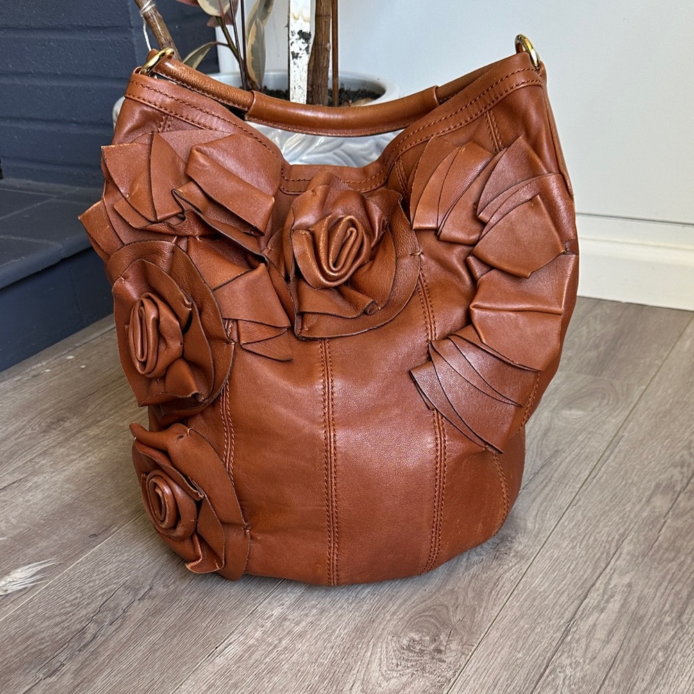 Beautiful, Leather Handbag with Floral Design - Picture 2 of 15